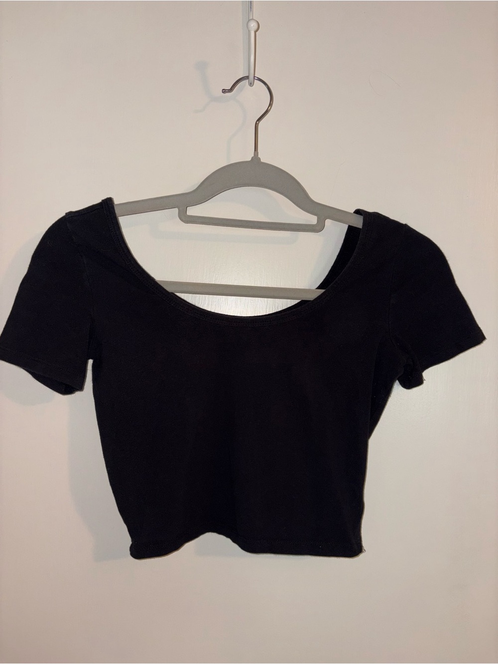 Forever 21 Black Scoop Neck Short Sleeve Crop Top